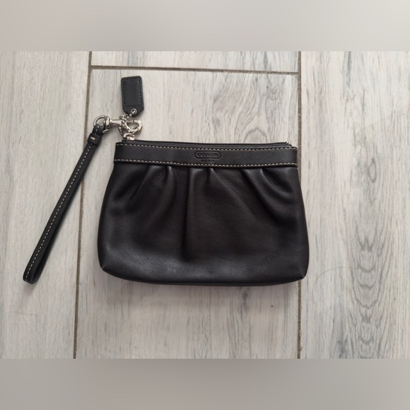 Coach Pleated Black Leather Wristlet Wallet Mini Bag Soft Genuine Leather - Picture 1 of 7